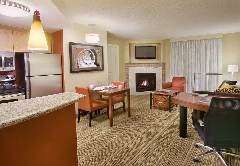 Residence Inn By Marriott Calgary Airport Esterno foto