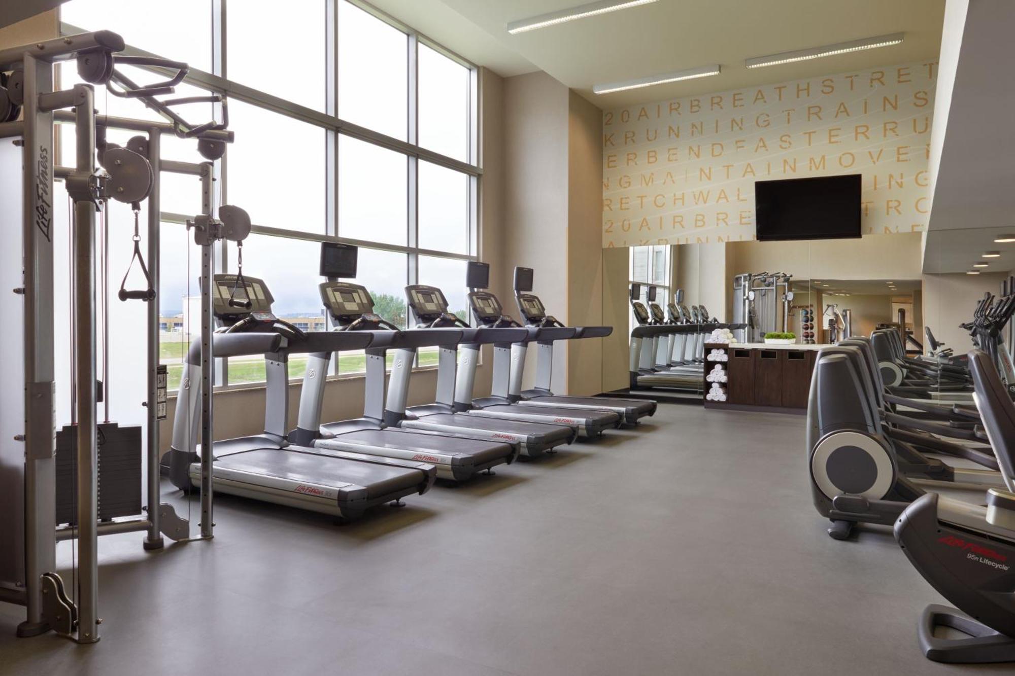 Residence Inn By Marriott Calgary Airport Esterno foto