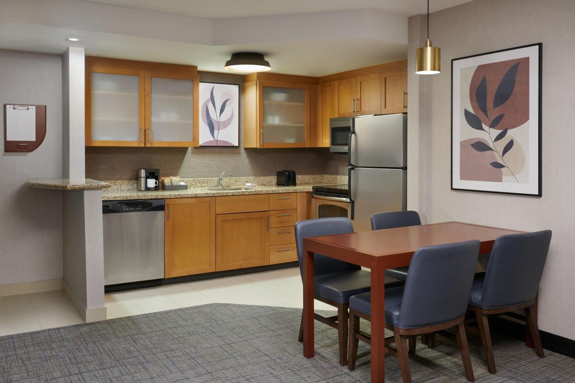 Residence Inn By Marriott Calgary Airport Esterno foto