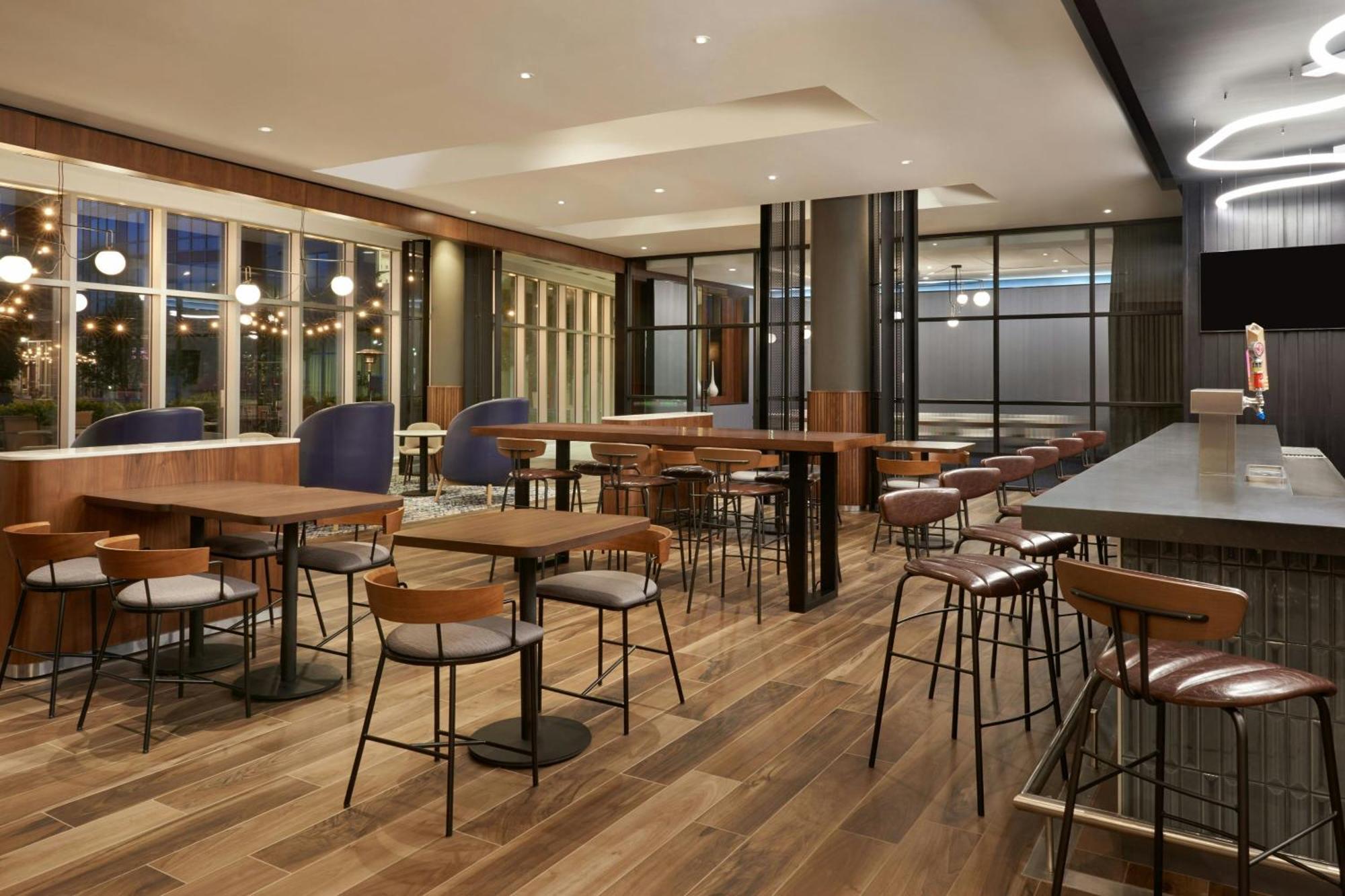 Residence Inn By Marriott Calgary Airport Esterno foto